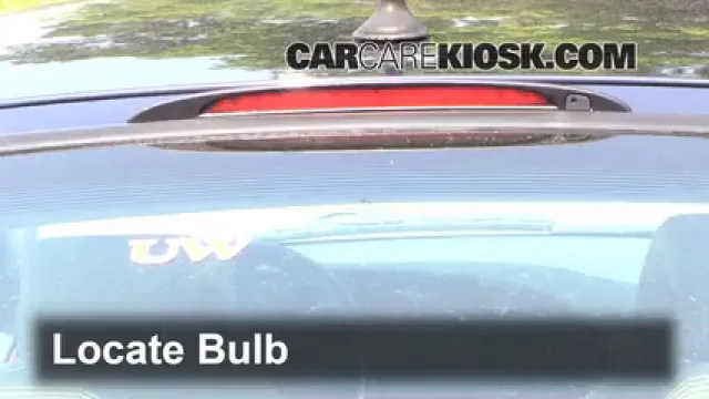 2002 Saab 9-3 SE 2.0L 4 Cyl. Turbo Hatchback (4 Door) Éclairage Feu de freinage central (remplacer l'ampoule)